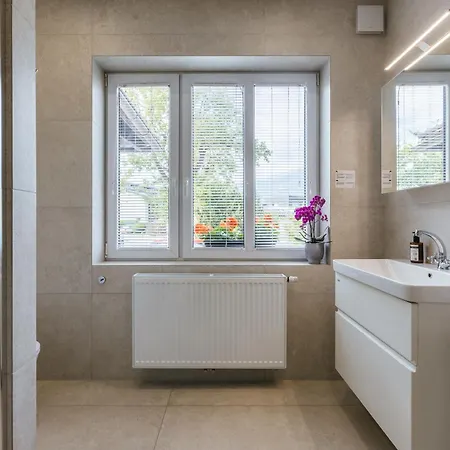 Apartmaji Koman דירה *