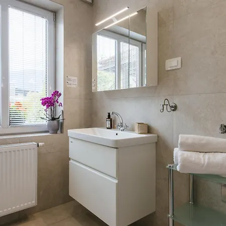 Lejlighed Apartmaji Koman