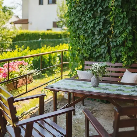 Apartmaji Koman Apartment *